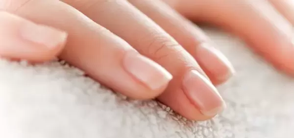 Yaz Aylarında Saç, Cilt ve Tırnak Bakımı Nasıl Olmalı?